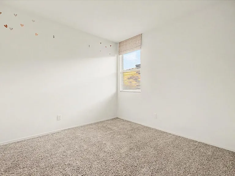 10315 W Robertson St — Photo 8