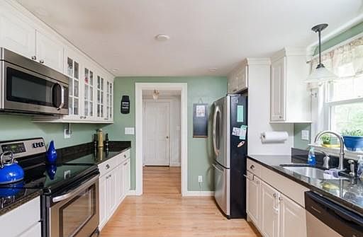 3rd image of 106 Academy Ave