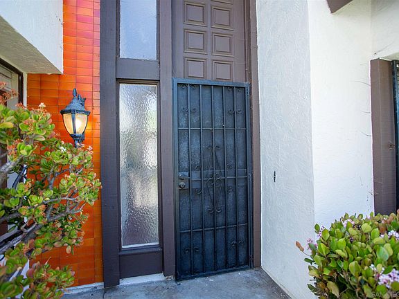 3rd image of 610 Camino De Clara