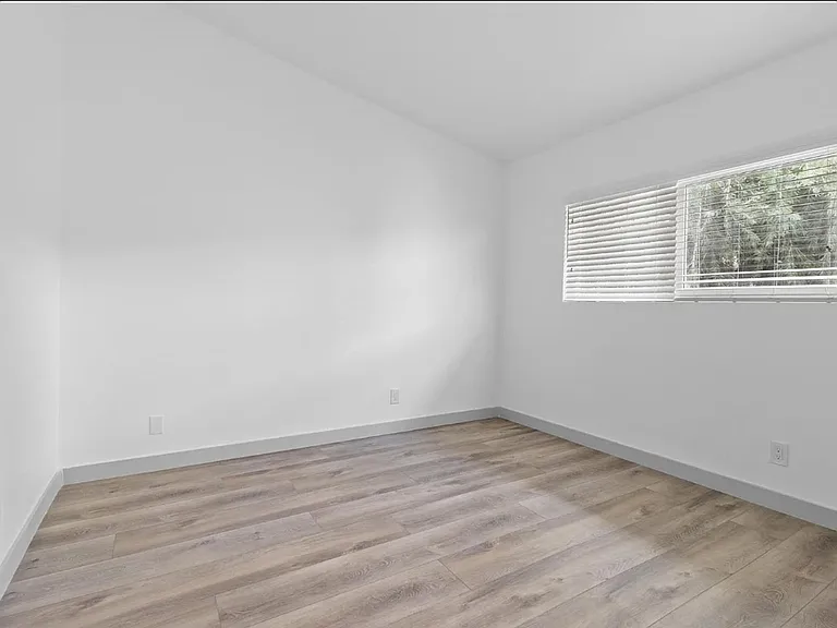 1151 N Peck Ave — Photo 35