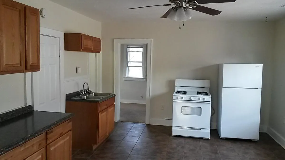 2 bed, 950 sqft, $1,375 — Photo 4