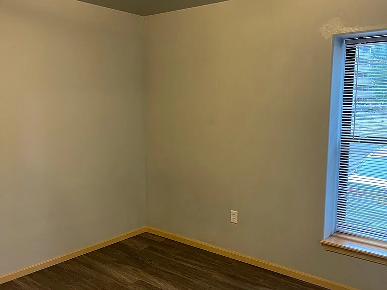 320 S Linn St #2 — Photo 8