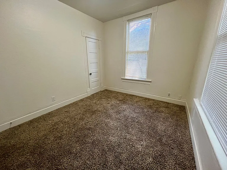 1044 Lincoln St — Photo 5