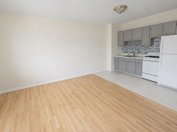 3rd image of 327 University Ave SE APT 208