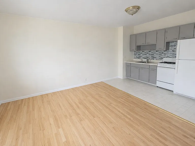 327 University Ave SE #208 — Photo 3