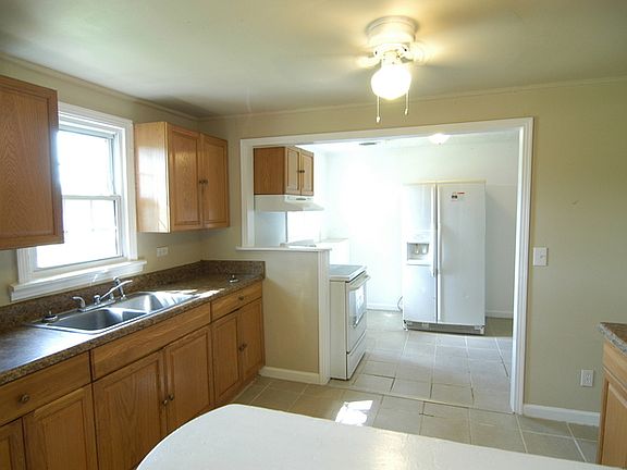 4th image of 2031 Oakwood Ave