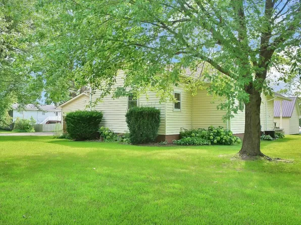 1303 8th Ave NE, Independence, IA 50644