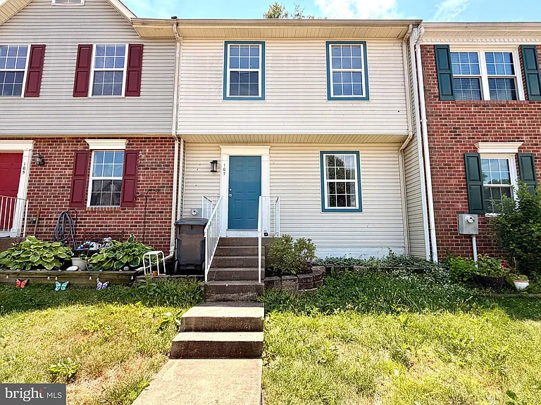 107 Stafford Mews Ln — Photo 1