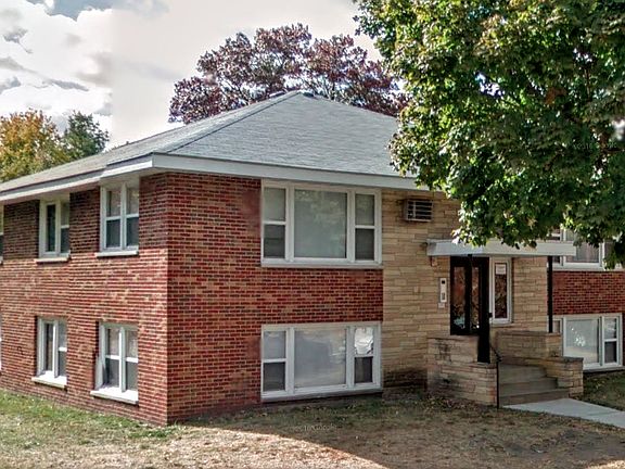 5th image of 2076 Como Ave APT 3