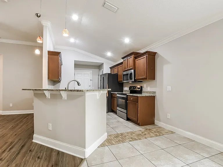 348 Ashton Woods Ln — Photo 6