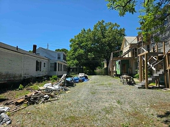 4th image of 33 Oak Street