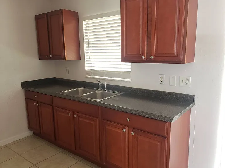 1306 Hibiscus Dr — Photo 4