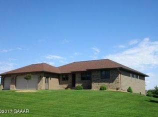 47946 210th St, Morris, MN 56267