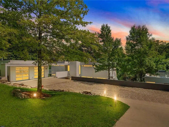 20602 Crickett Ln, Lenexa, KS 66220