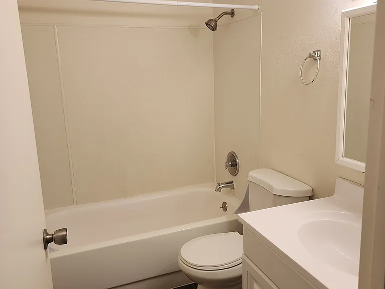 Kristin Apartments — Photo 18