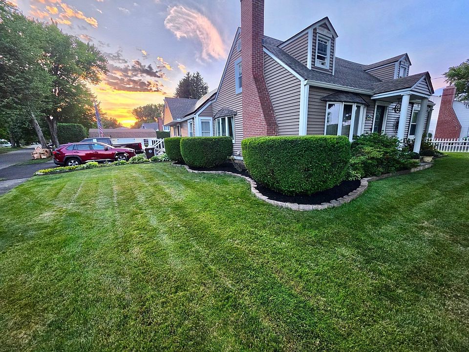 1st image of 417 River Rd