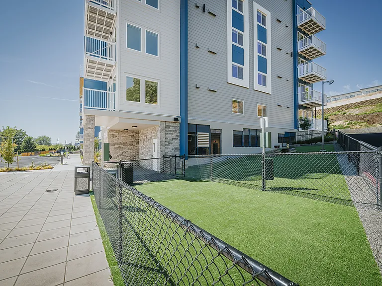 Grand Vista Apartments — Photo 39