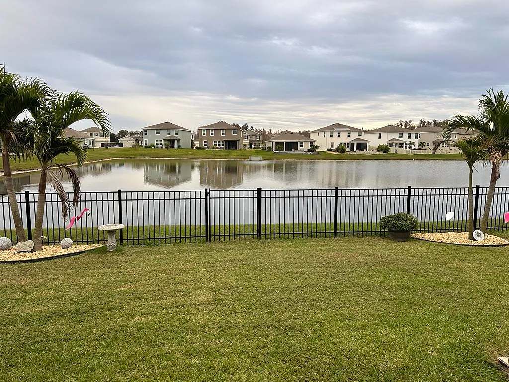4 bed, 2037 sqft, $3,195 — Photo 4