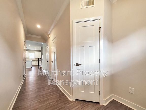 5th image of 220 Clearwood Dr