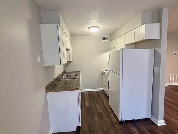 3rd image of 3409 Shanks Ln #5