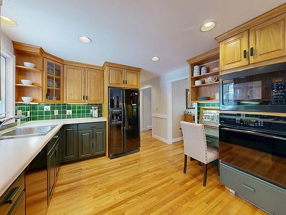 3rd image of 57 Colonial Rd