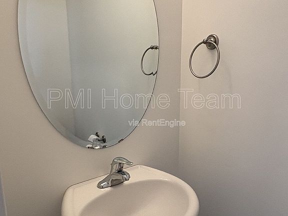 3rd image of 1616 W Parkview Dr