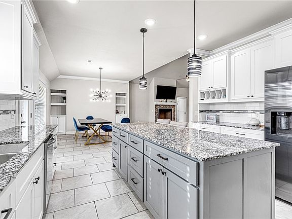 3rd image of 2403 N Elizabeth St