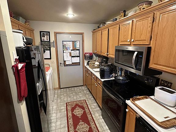 2nd image of 440 Meadowridge Cir