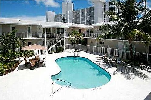 3rd image of 1940 Biarritz Dr APT 7