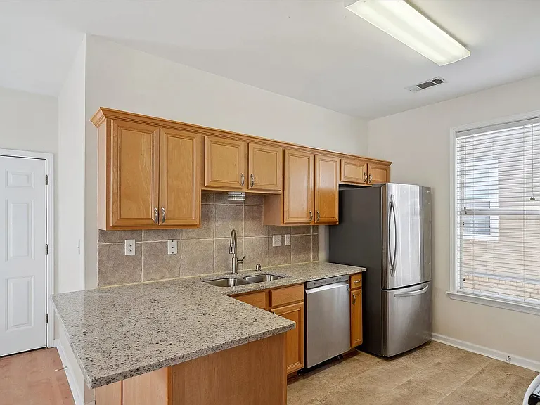 1133 Island Pl E — Photo 9