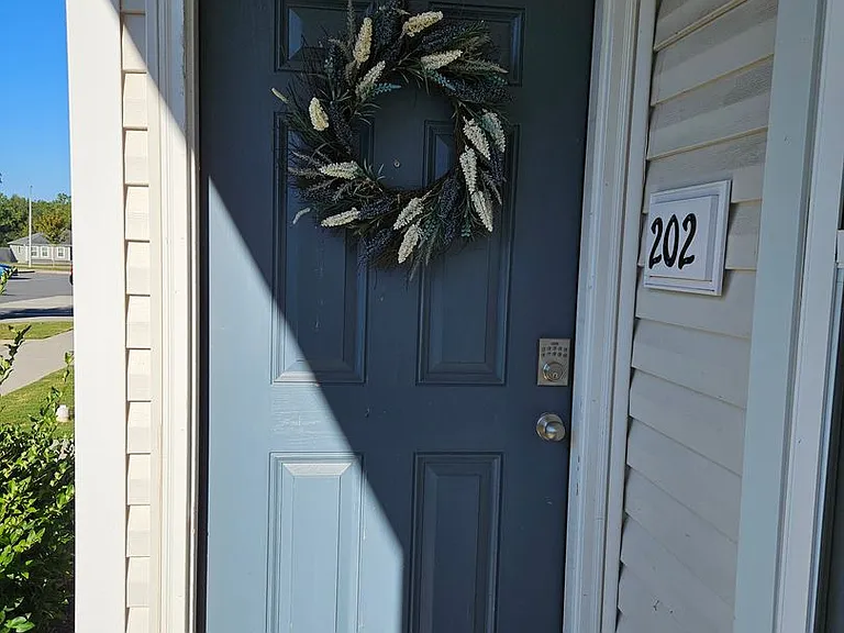 202 Chandler Ct — Photo 2