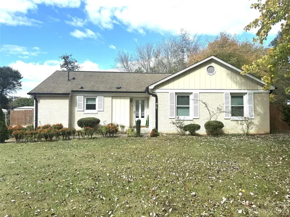 5900 Falstaff Dr, Charlotte, NC 28227