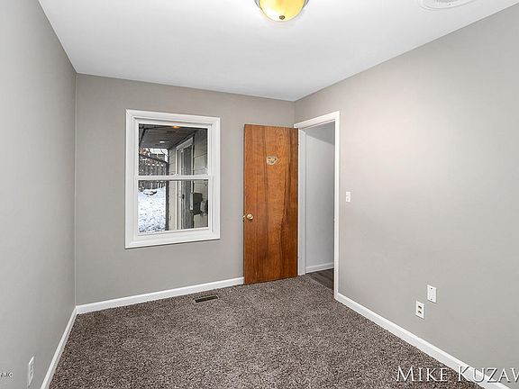 3rd image of 1719 Fuller Ave NE