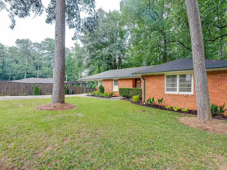 244 Mathews Cir SE — Photo 3