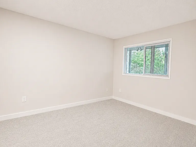 Edmonds Crest Apartments — Photo 9