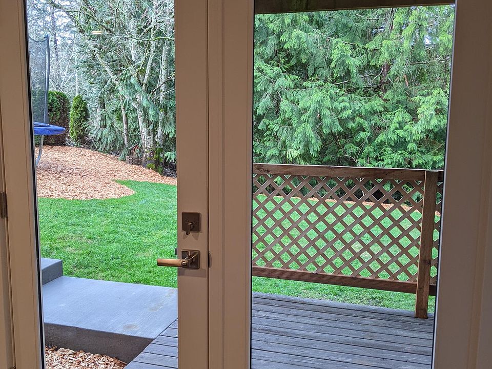 Entry-Front Deck/Porch