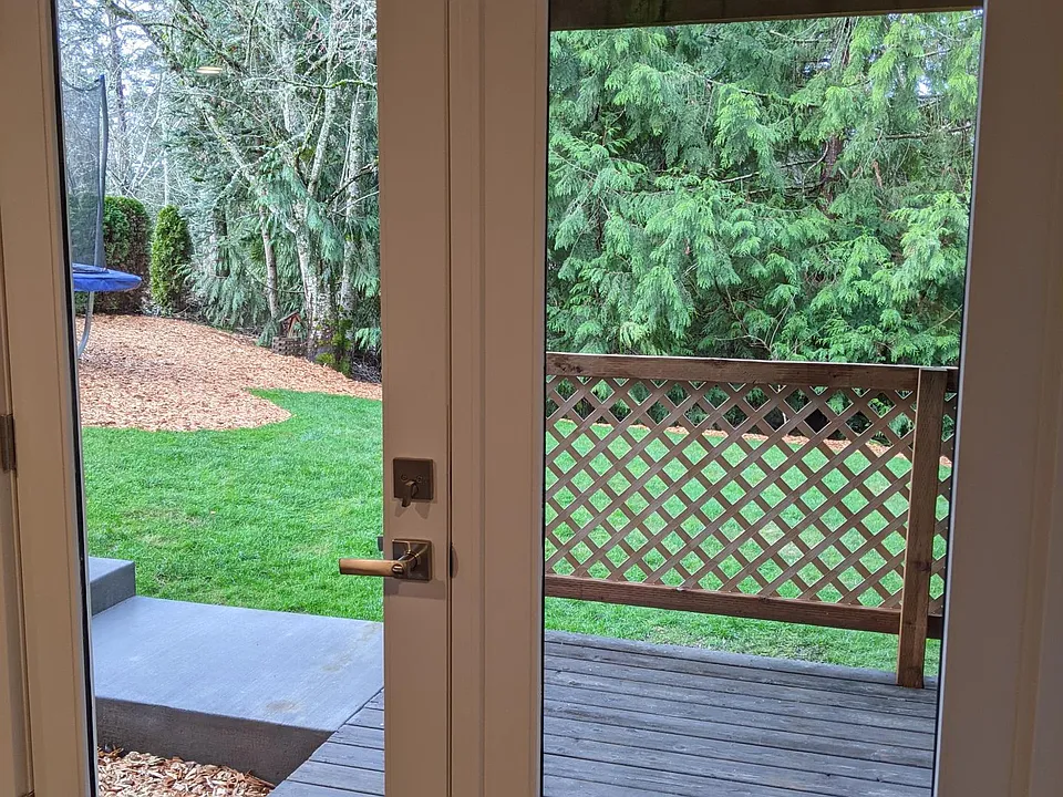 Entry-Front Deck/Porch