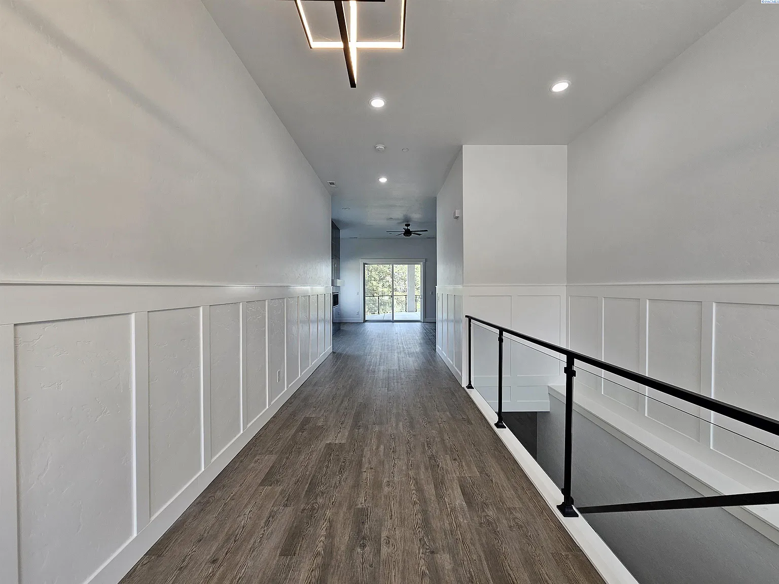 5 bed, 4.5 bath, 3806 sqft, $3,495 — Photo 2