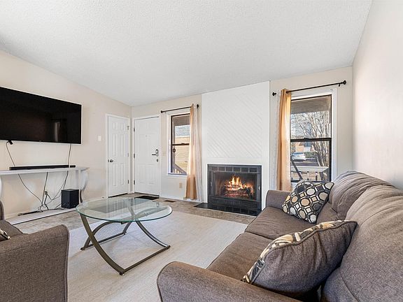 5th image of 37 Canterbury Ct