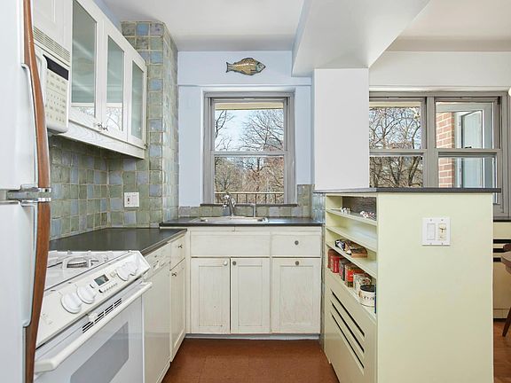 2nd image of 2 5th Ave APT 33