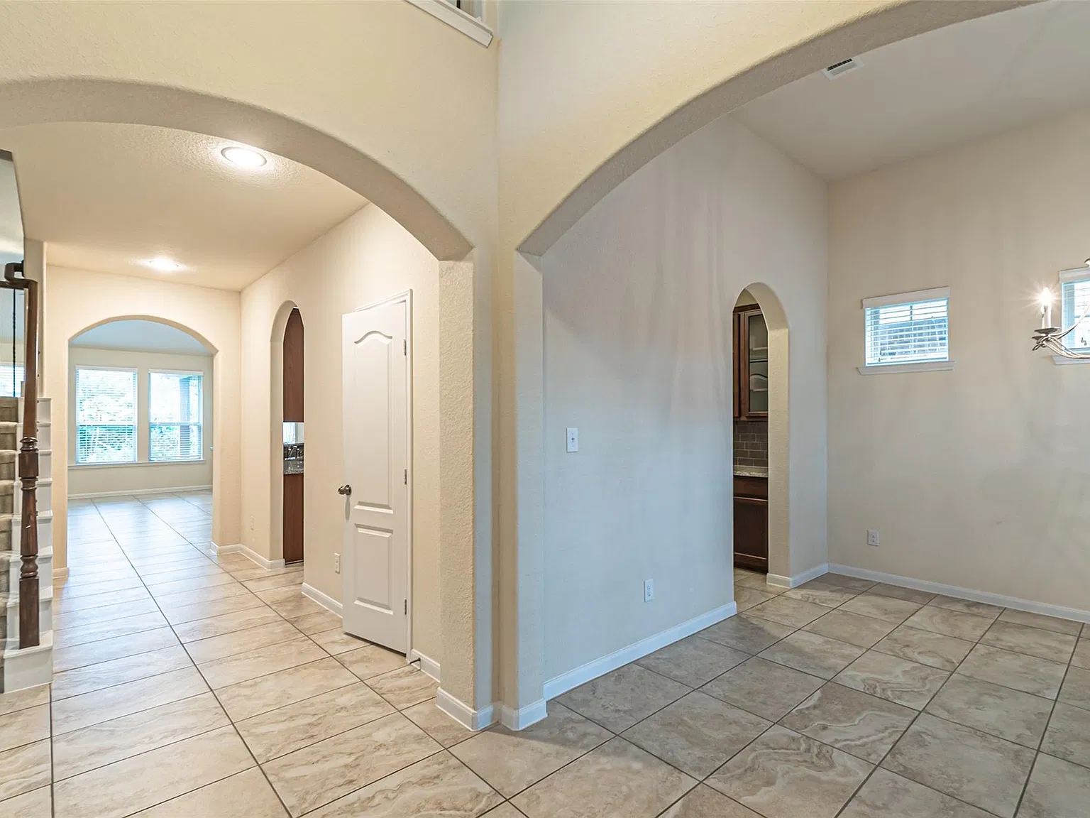 4 bed, 3.5 bath, 2637 sqft, $2,850 — Photo 4