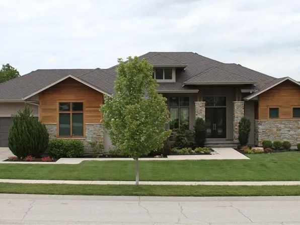 25040 W 105th Ter, Olathe, KS 66061