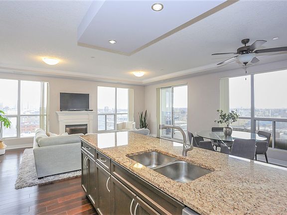 4th image of 330 Ridout St N #1204
