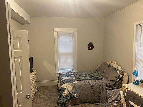 4th image of 224 N Summit St #1