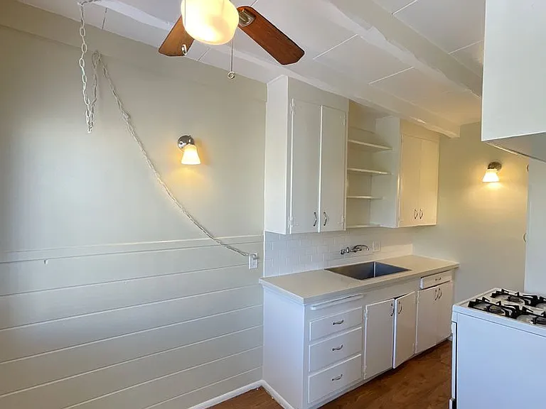 203-209 E Acacia Ave — Photo 5