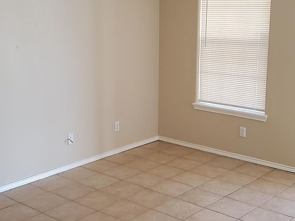 4th image of 2503 Salvatierra Ave APT 27