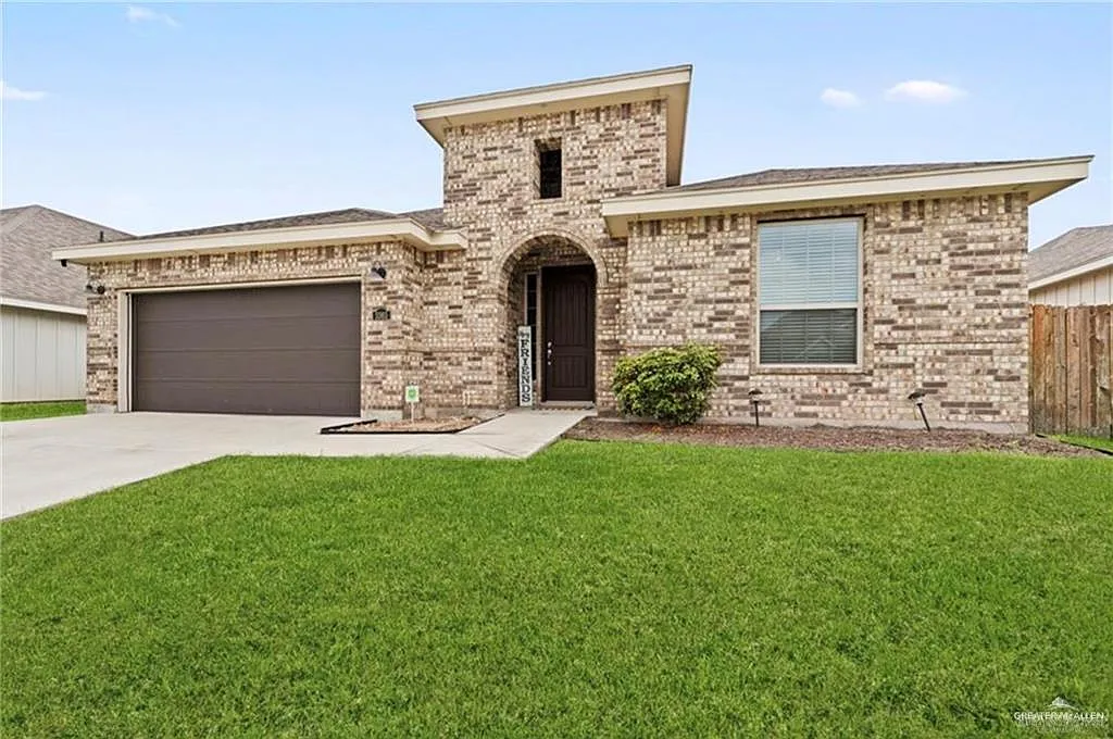 3 bed, 2.5 bath, 2110 sqft, $2,500 — Photo 2
