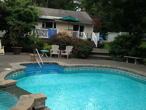 3rd image of 6 Brewster Ave