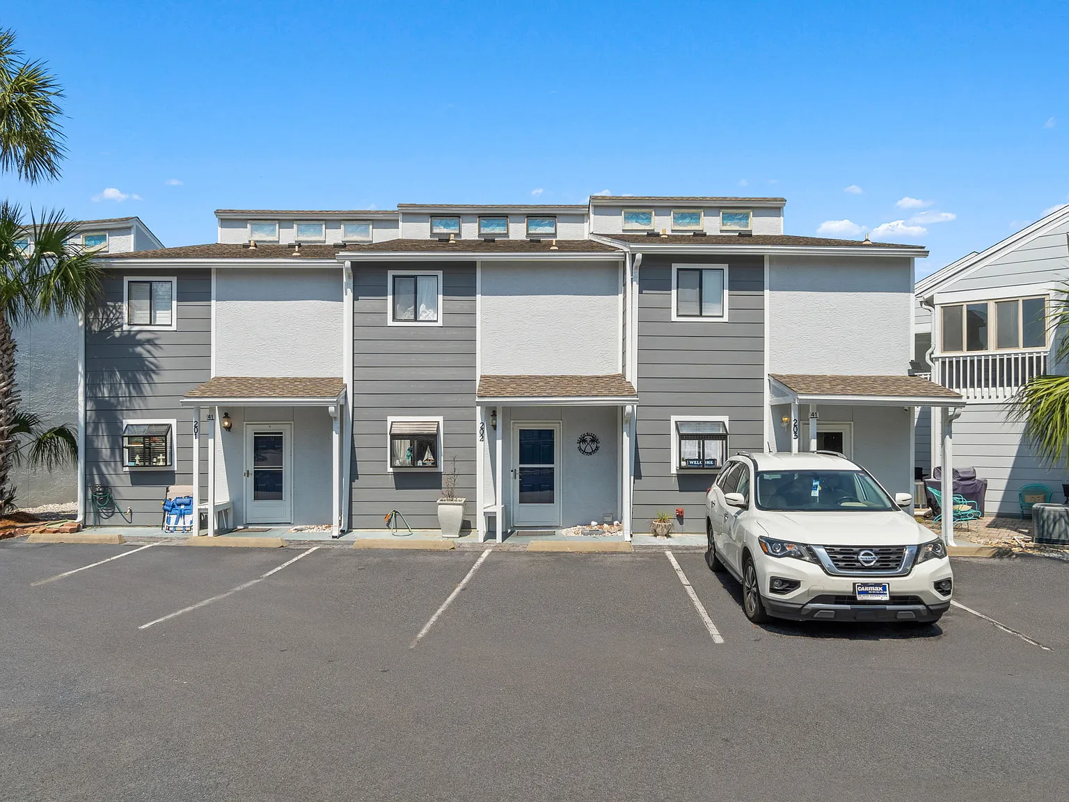 2 bed, 2.5 bath, 1300 sqft, $5,095 — Photo 3