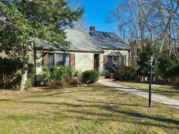 7 Hazelwood Place, Huntington, NY 11743